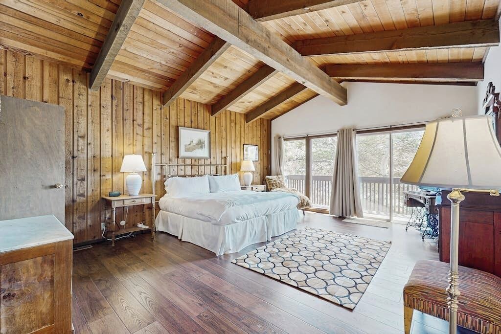 Photo of Bedroom in Mountain Valley