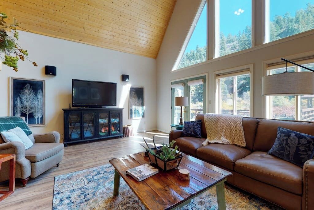 Photo of Livingroom in South Fork