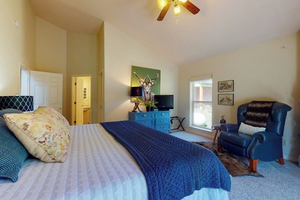 Photo of Bedroom in South Fork