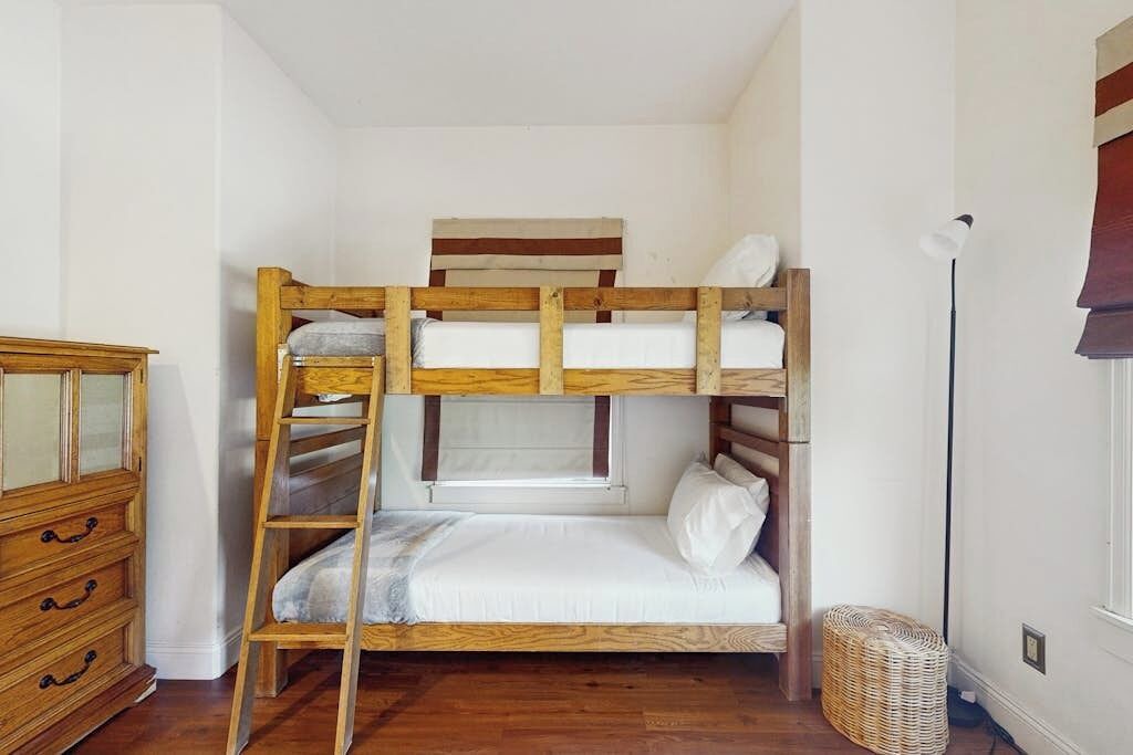Photo of Bedroom in Basalt
