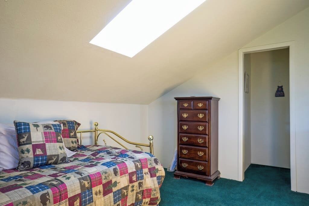 Photo of Bedroom in Alpine Village