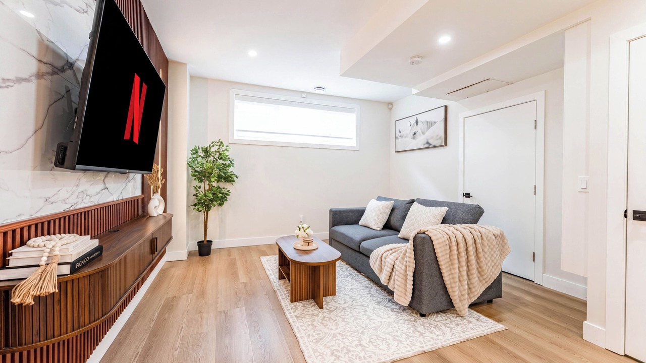 Photo of Livingroom in Forest Lawn
