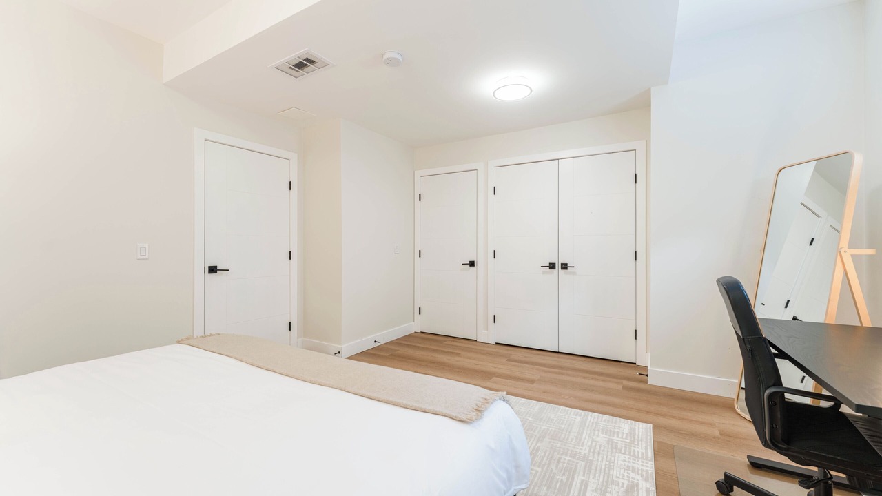 Photo of Bedroom in Forest Lawn