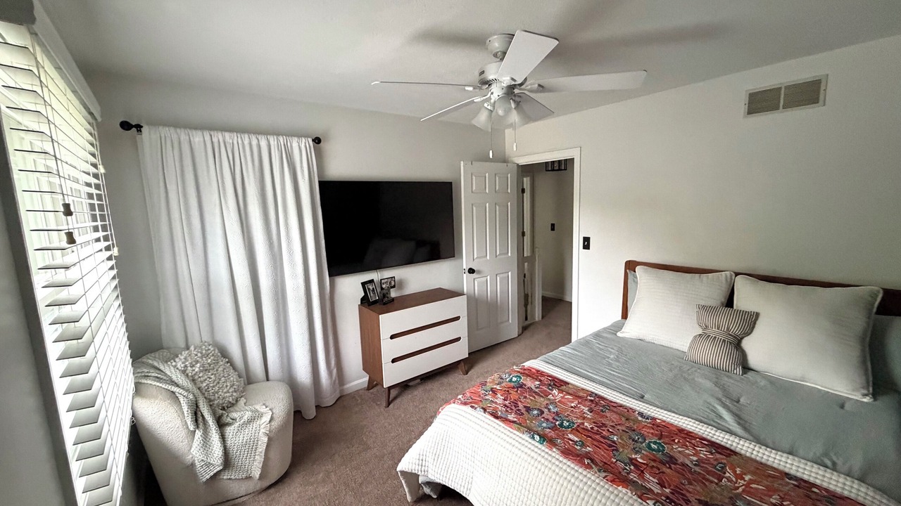 Photo of Bedroom in Cuyahoga Falls