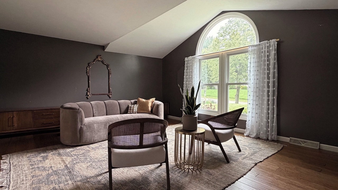 Photo of Livingroom in Cuyahoga Falls