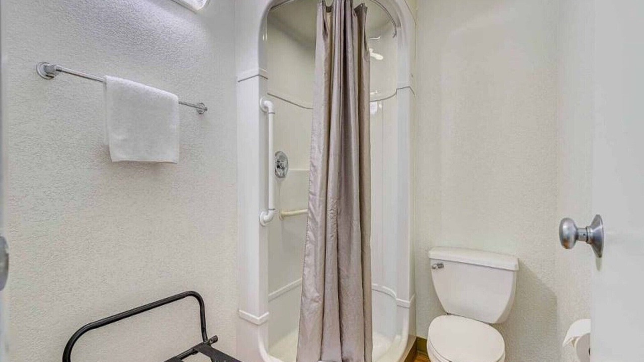 Photo of Bathroom in Dupont