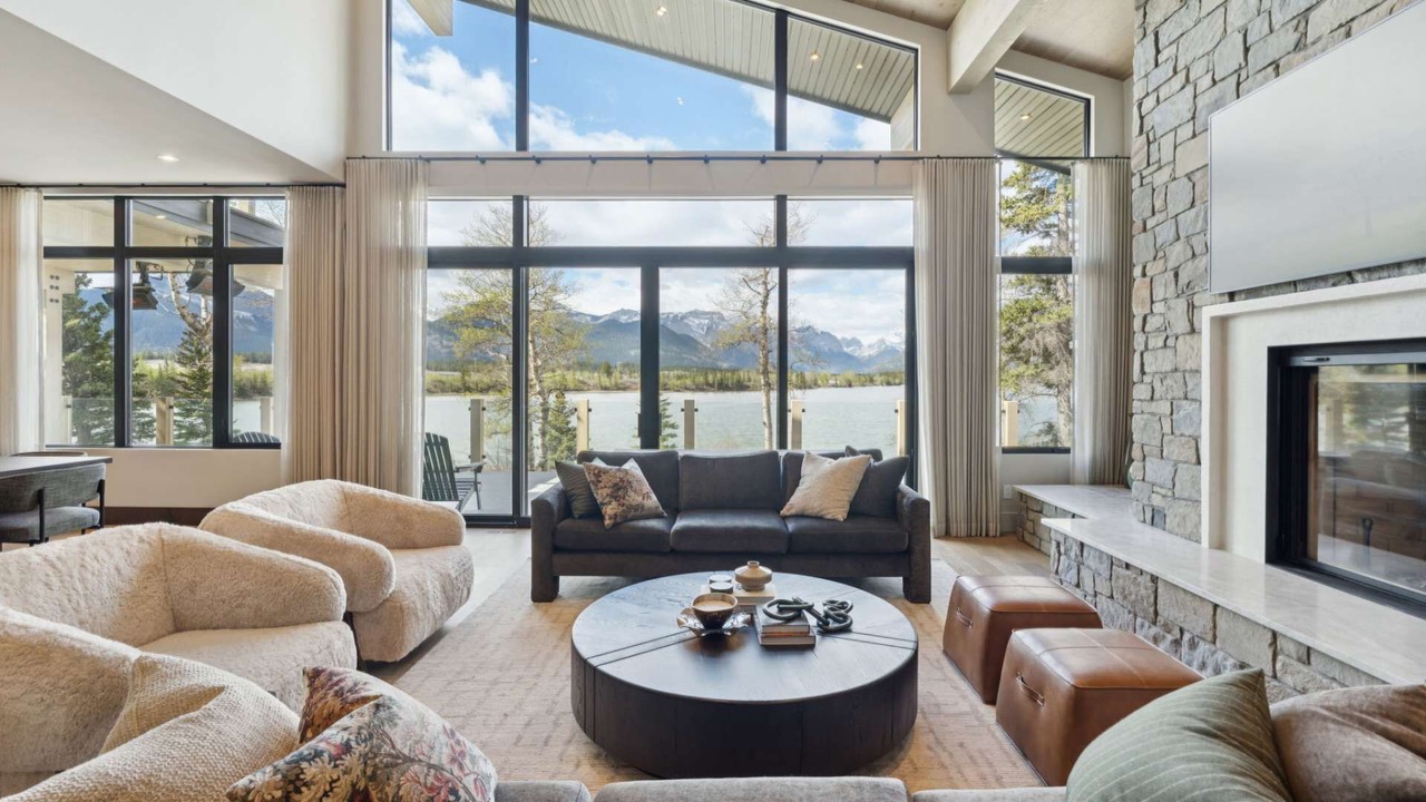 Photo of Livingroom in Kananaskis