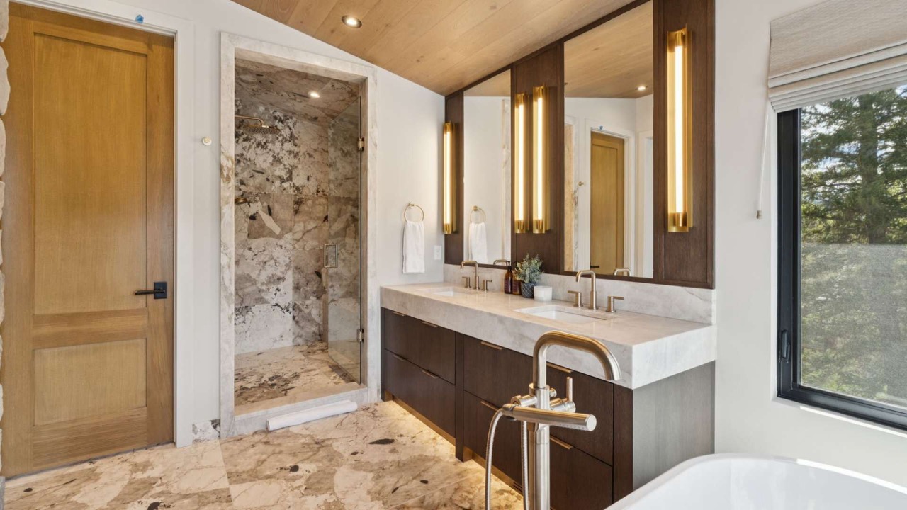 Photo of Bathroom in Kananaskis