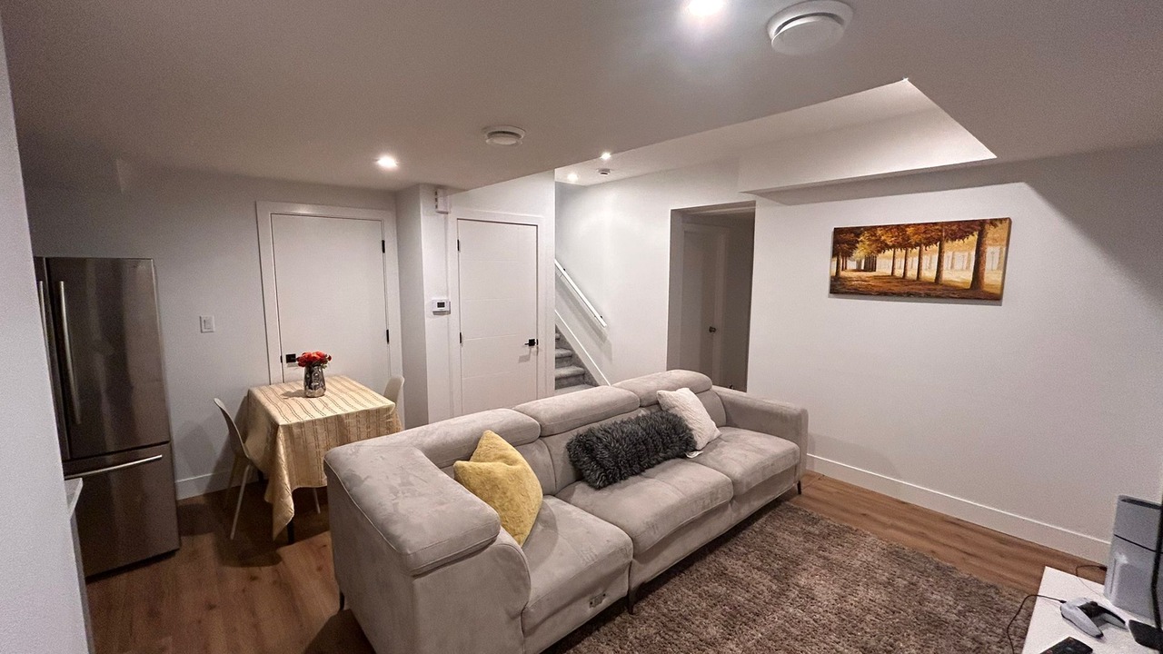Photo of Livingroom in Division No. 11