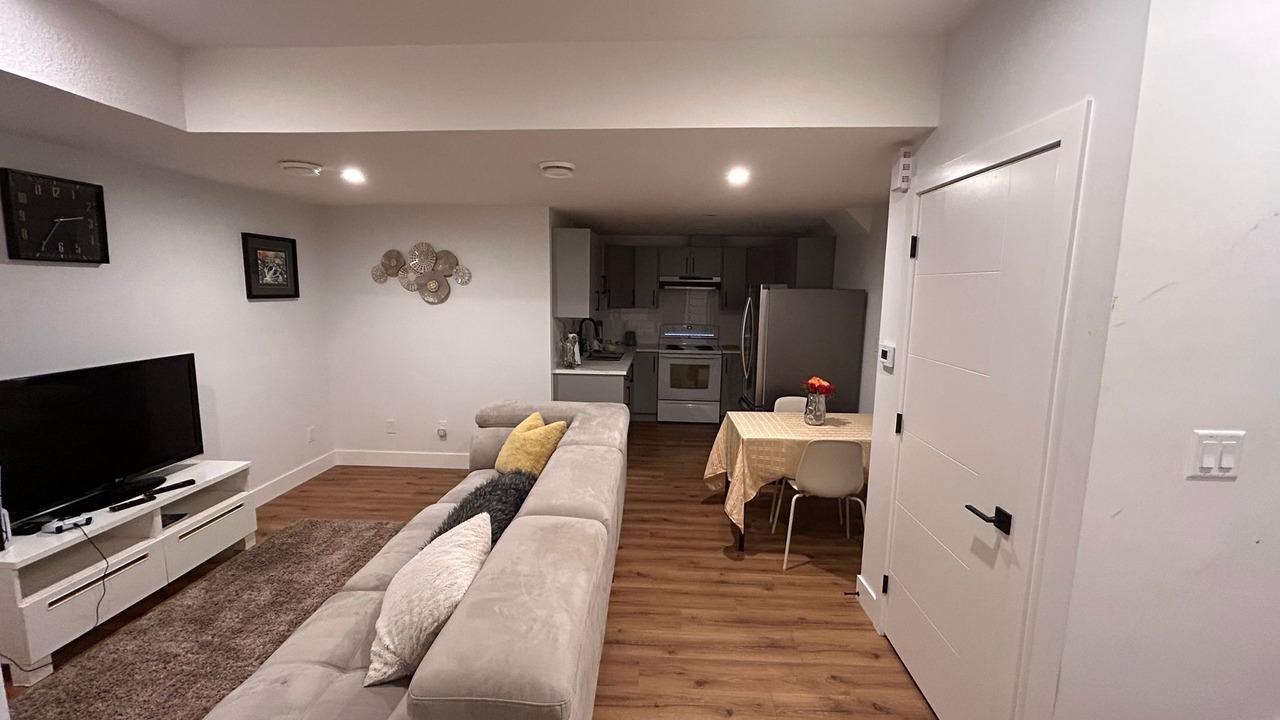 Photo of Livingroom in Division No. 11