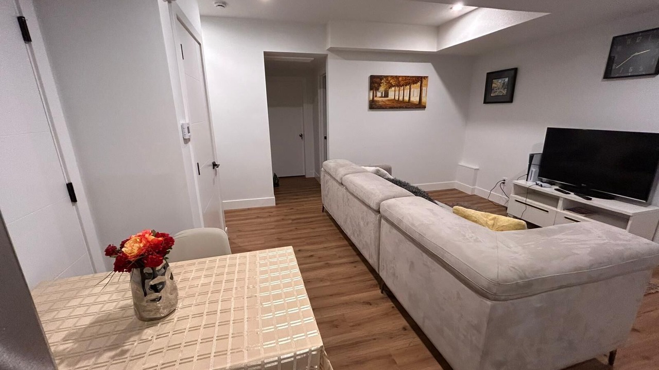 Photo of Livingroom in Division No. 11
