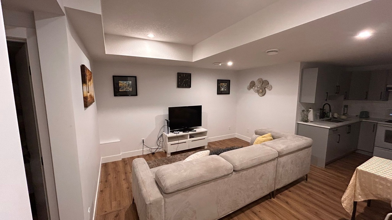 Photo of Livingroom in Division No. 11