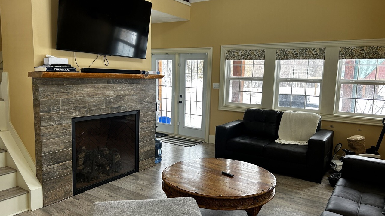 Photo of Livingroom in Fowler Lake