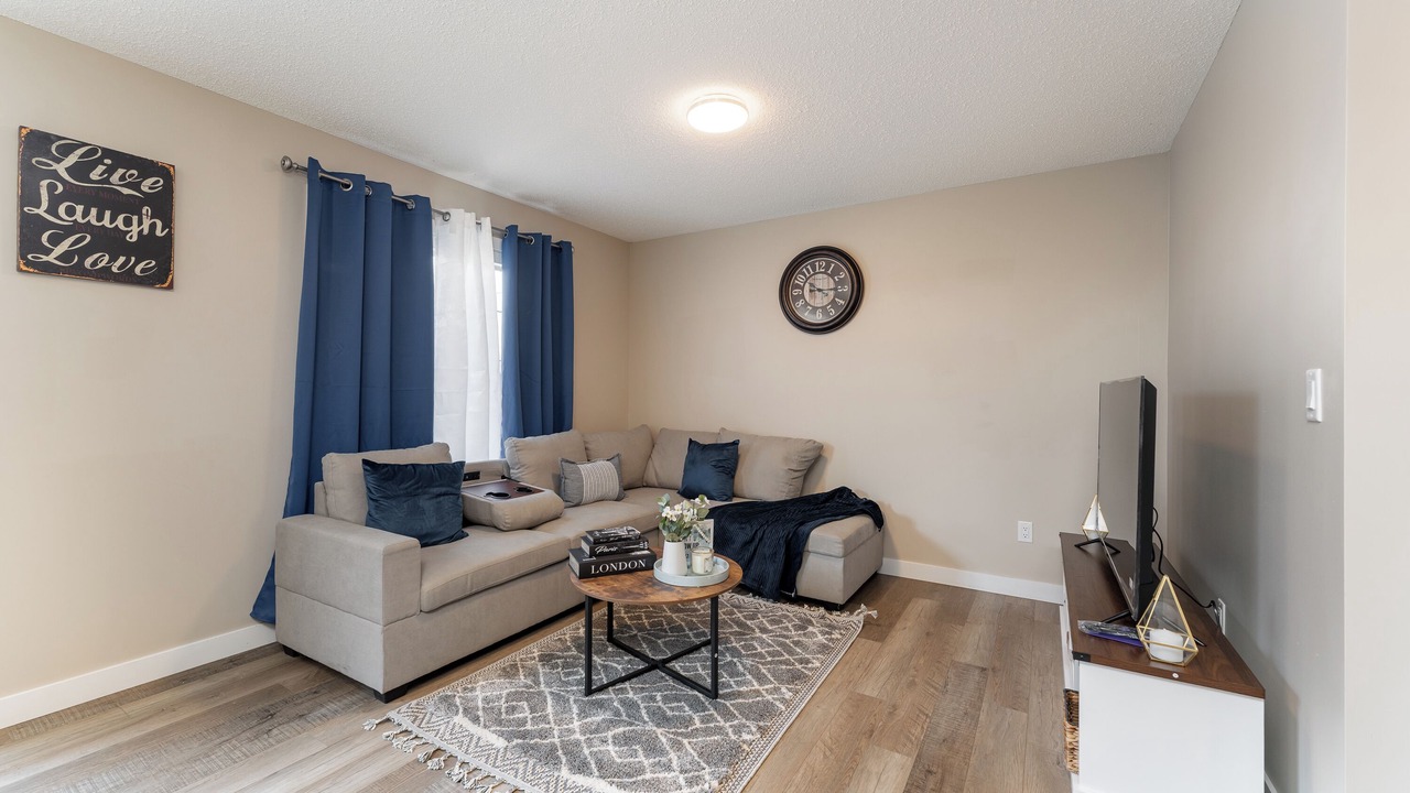 Photo of Livingroom in Leduc