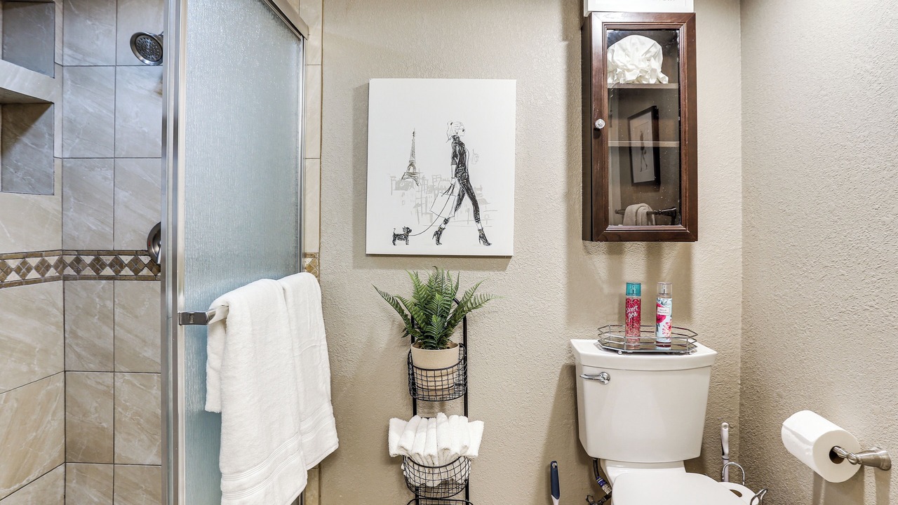 Photo of Bathroom in Columbine