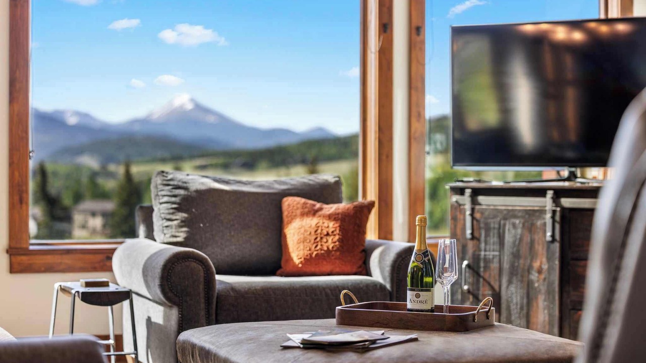 Photo of Livingroom in Three Peaks