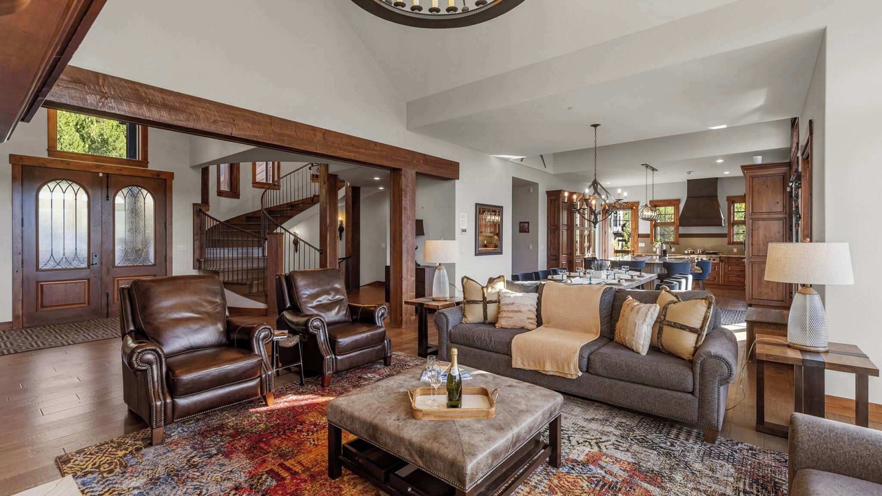 Photo of Livingroom in Three Peaks