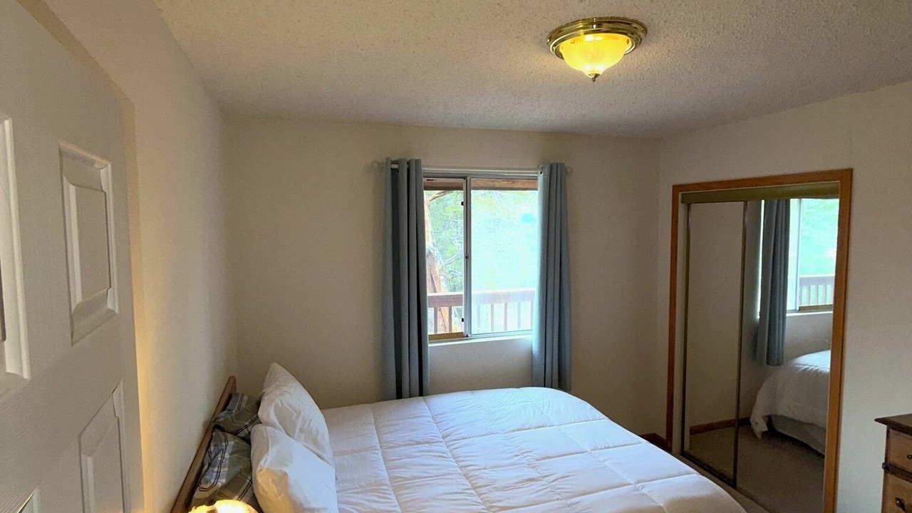 Photo of Bedroom in Twin Lakes