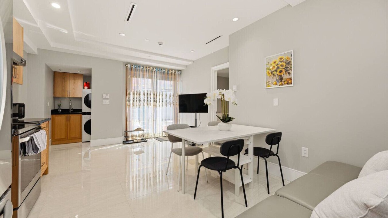 Photo of Livingroom in West Point Grey
