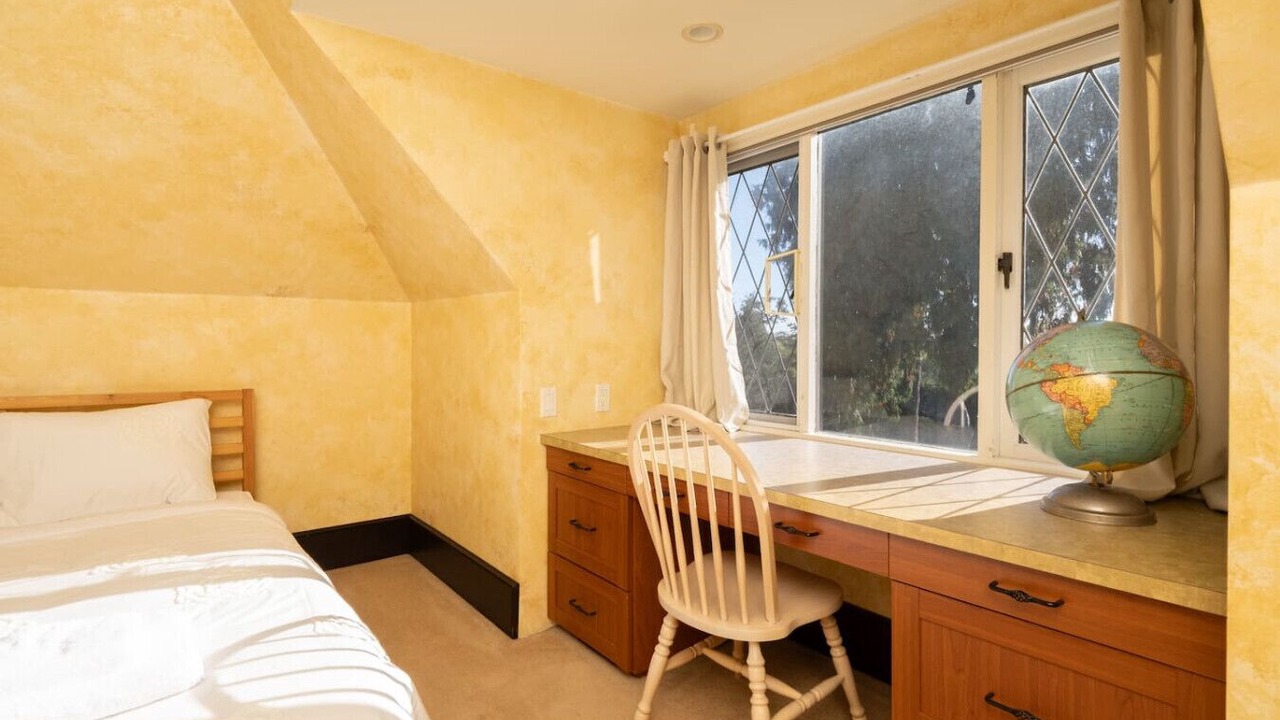 Photo of Bedroom in Kerrisdale