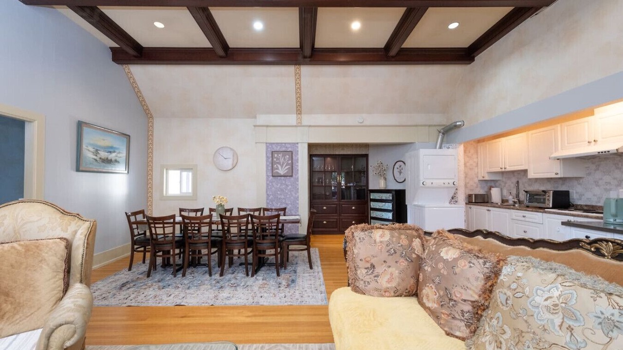 Photo of Livingroom in Kerrisdale