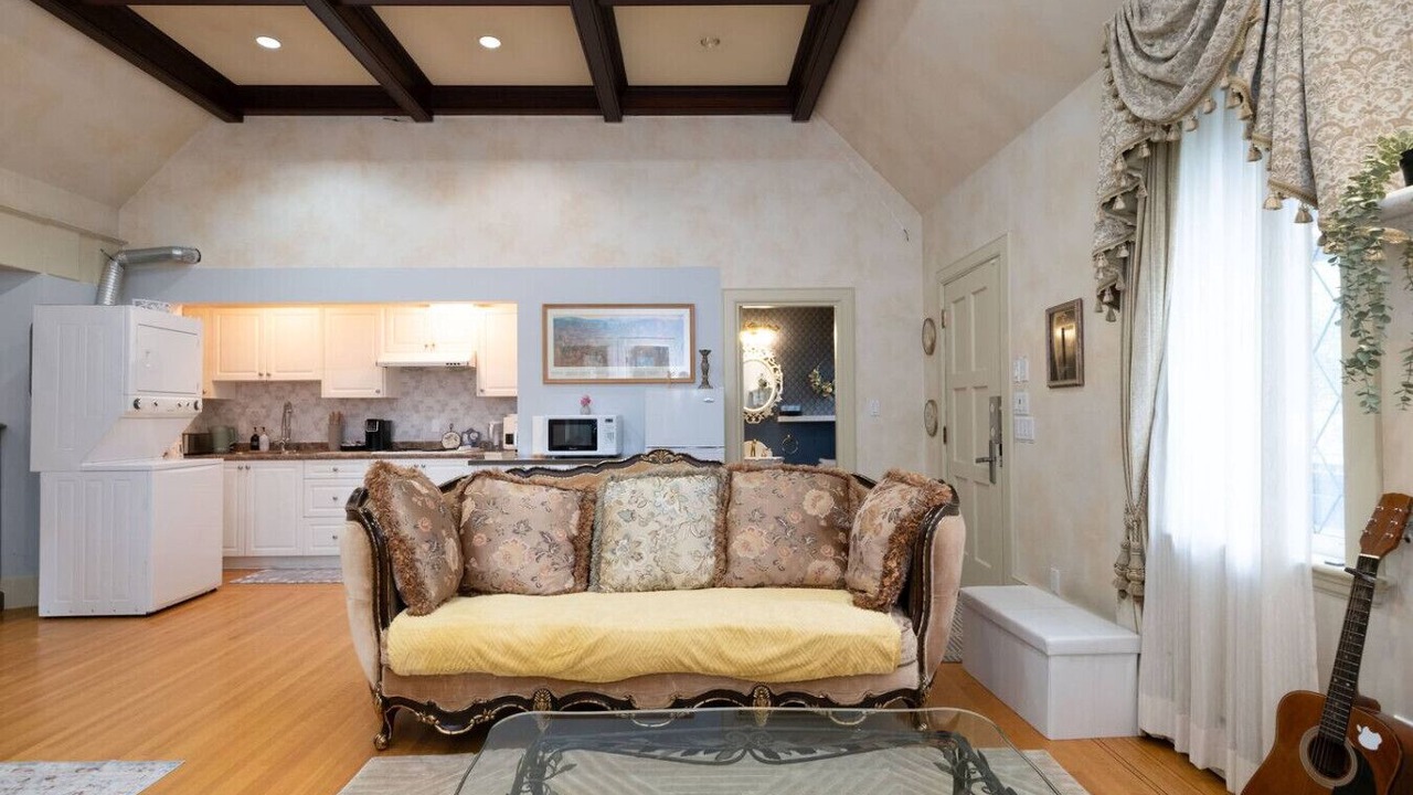 Photo of Livingroom in Kerrisdale