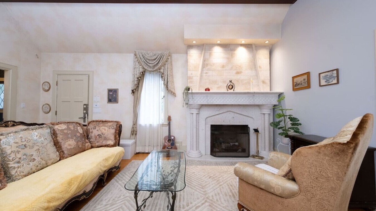 Photo of Livingroom in Kerrisdale