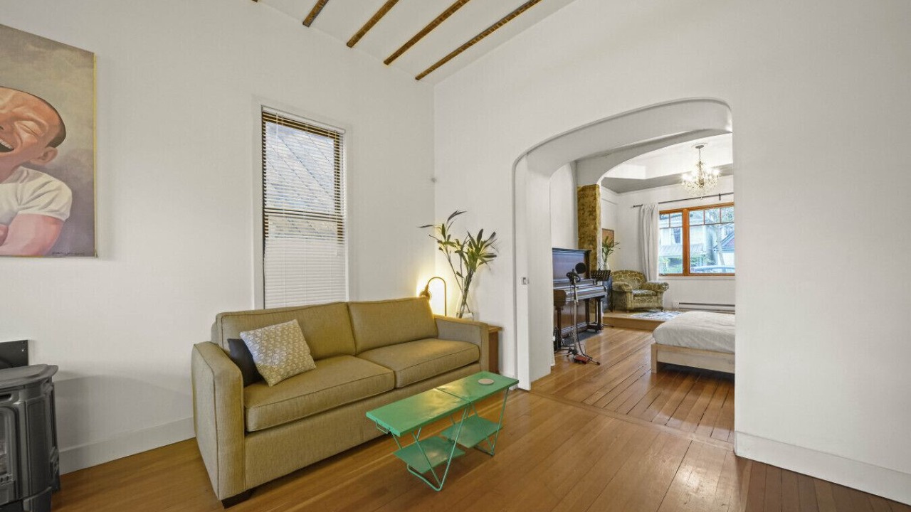 Photo of Livingroom in Downtown Eastside