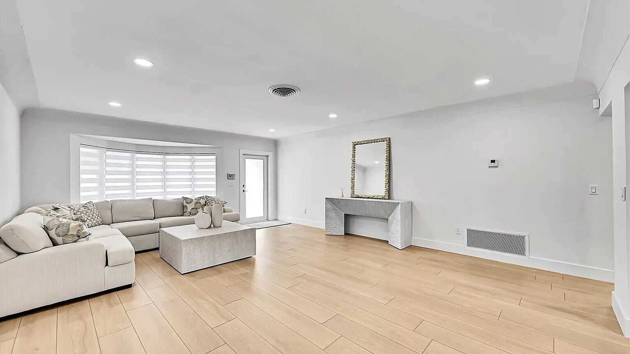 Photo of Livingroom in Garden Isles