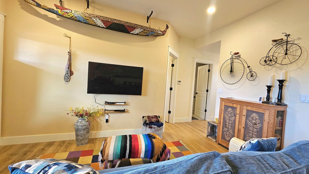 Photo of Livingroom in North Alameda