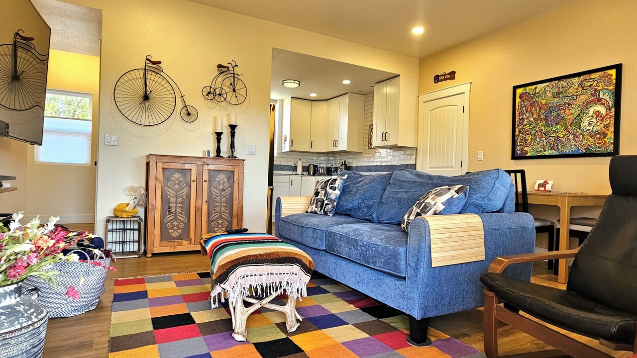 Photo of Livingroom in North Alameda