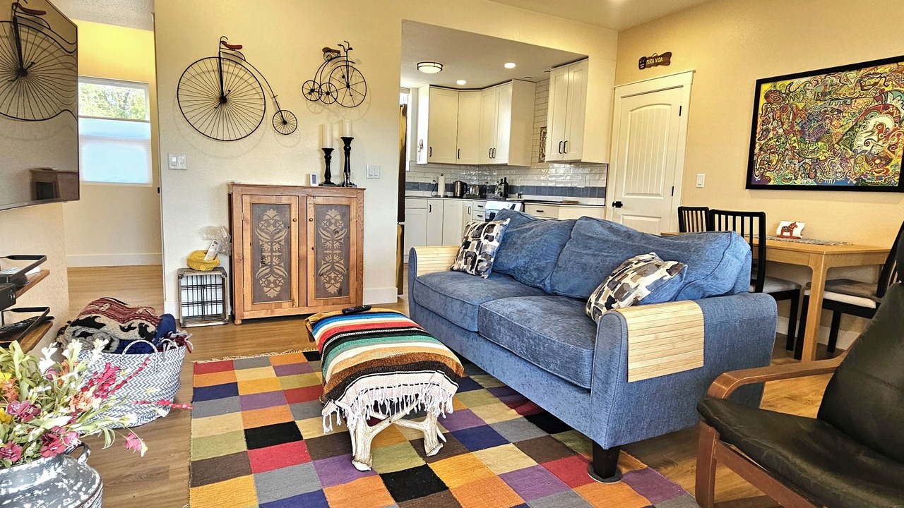 Photo of Livingroom in North Alameda
