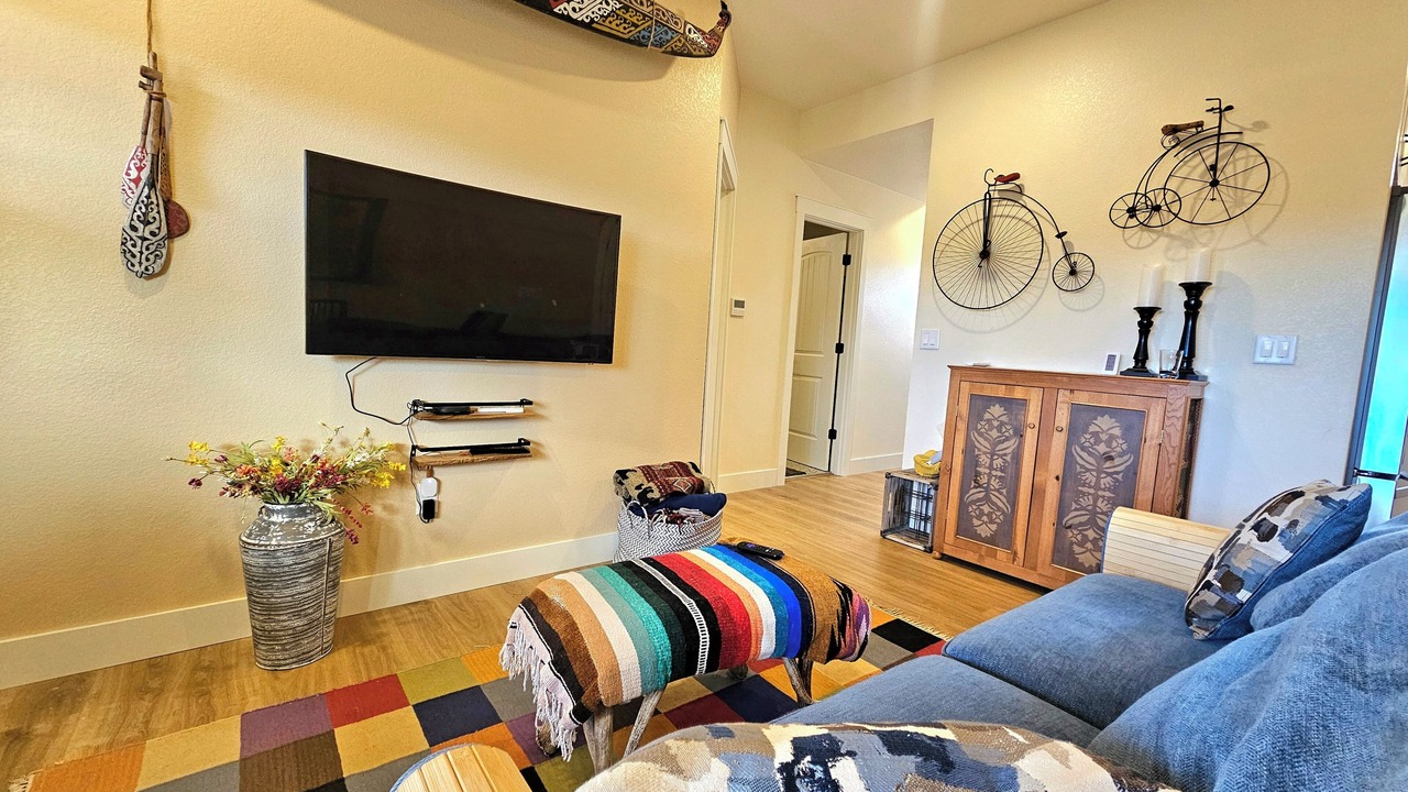 Photo of Livingroom in North Alameda