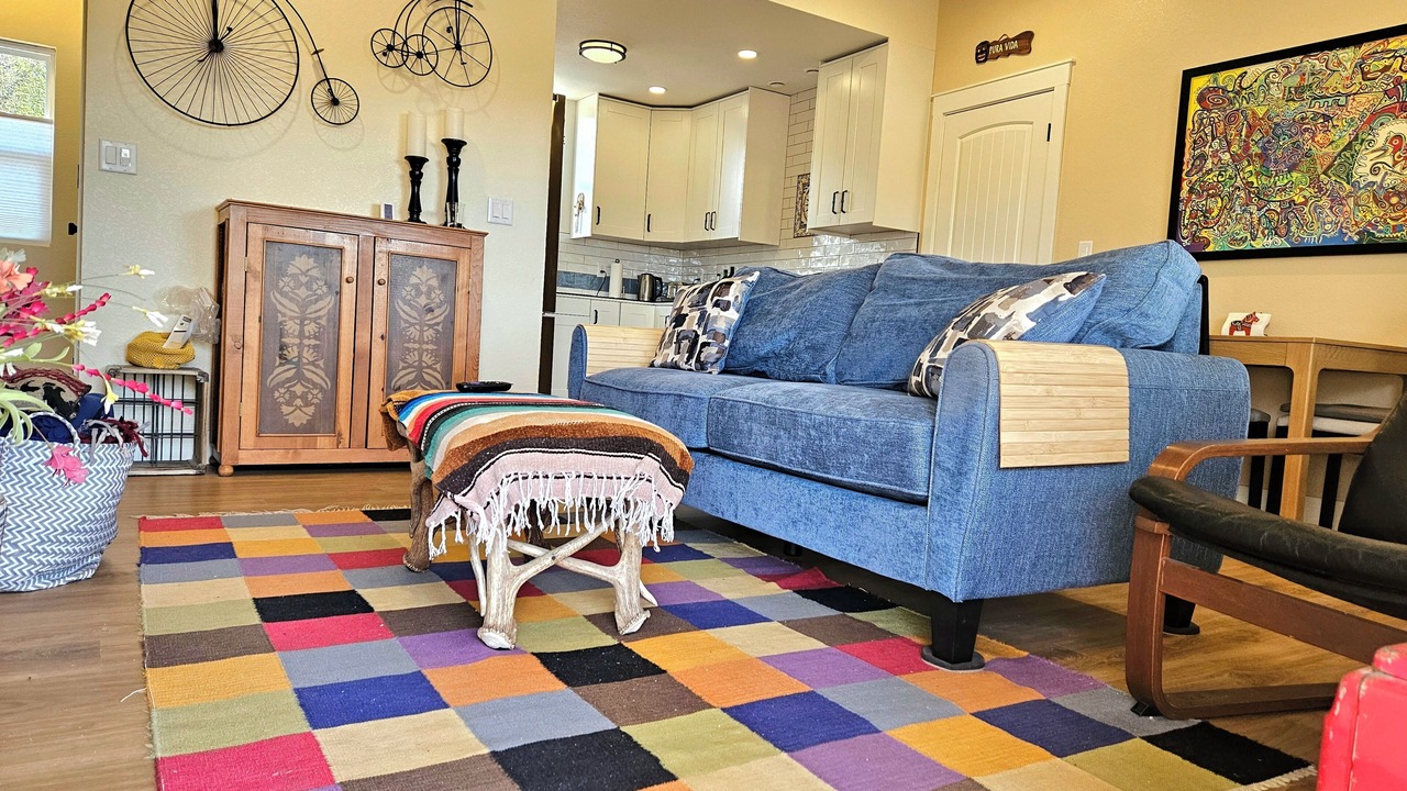 Photo of Livingroom in North Alameda