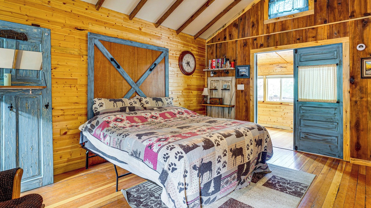Photo of Bedroom in Drake