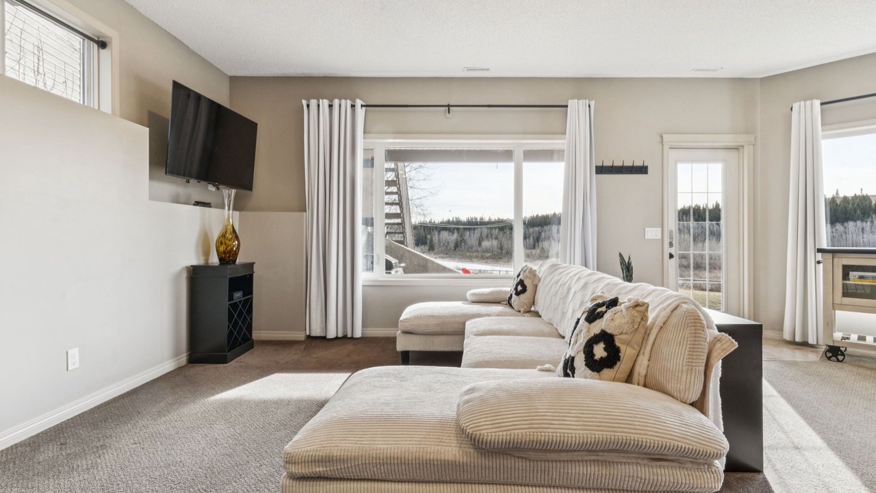 Photo of Livingroom in Cochrane