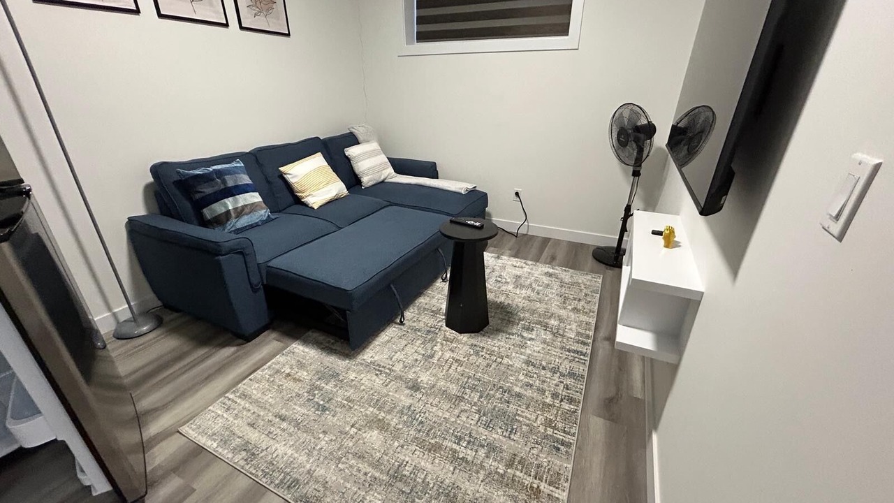 Photo of Livingroom in Division No. 11