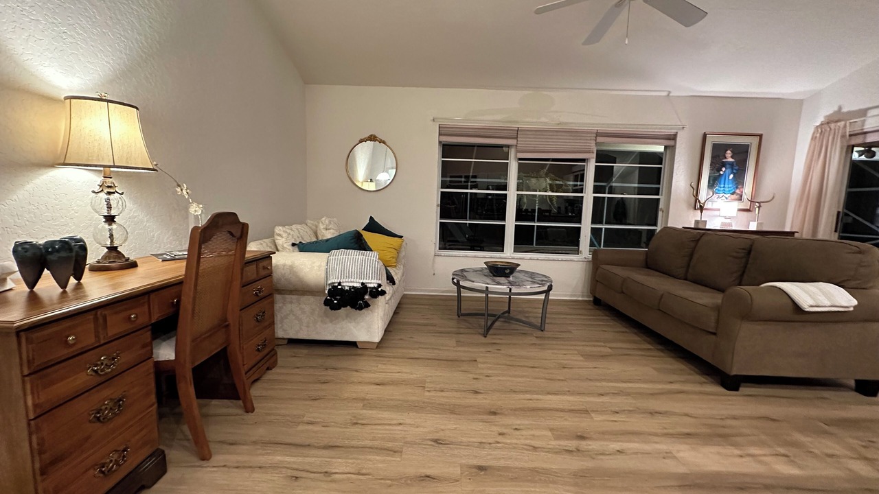 Photo of Livingroom in Greenview Shores