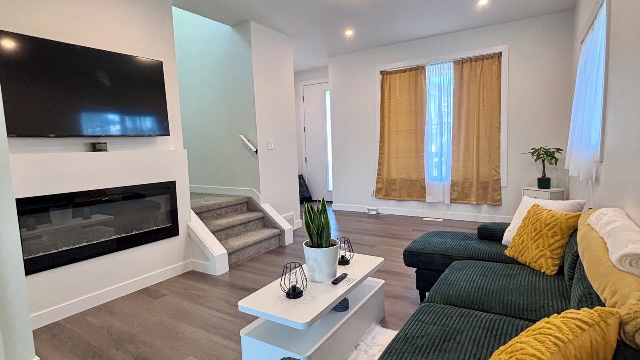 Photo of Livingroom in Northeast Edmonton
