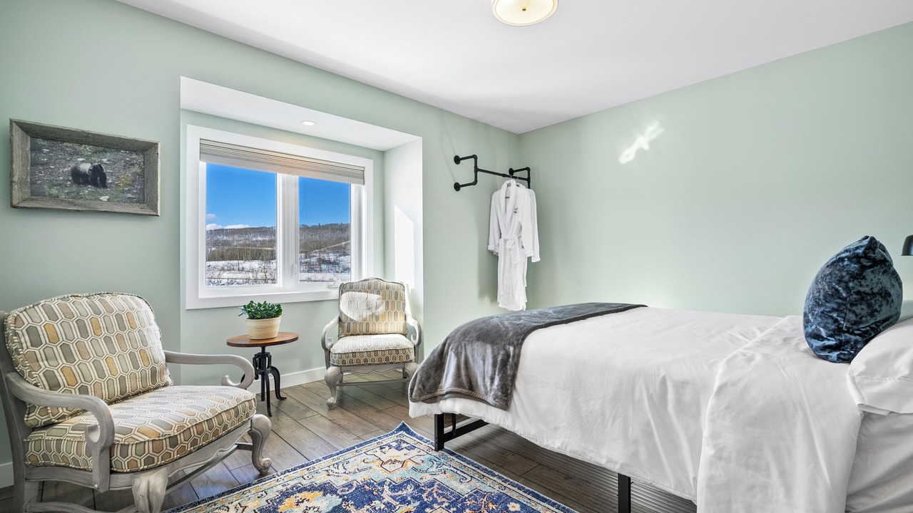 Photo of Bedroom in Foothills County