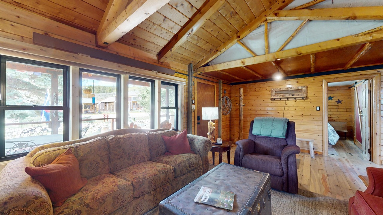 Photo of Livingroom in Pitkin