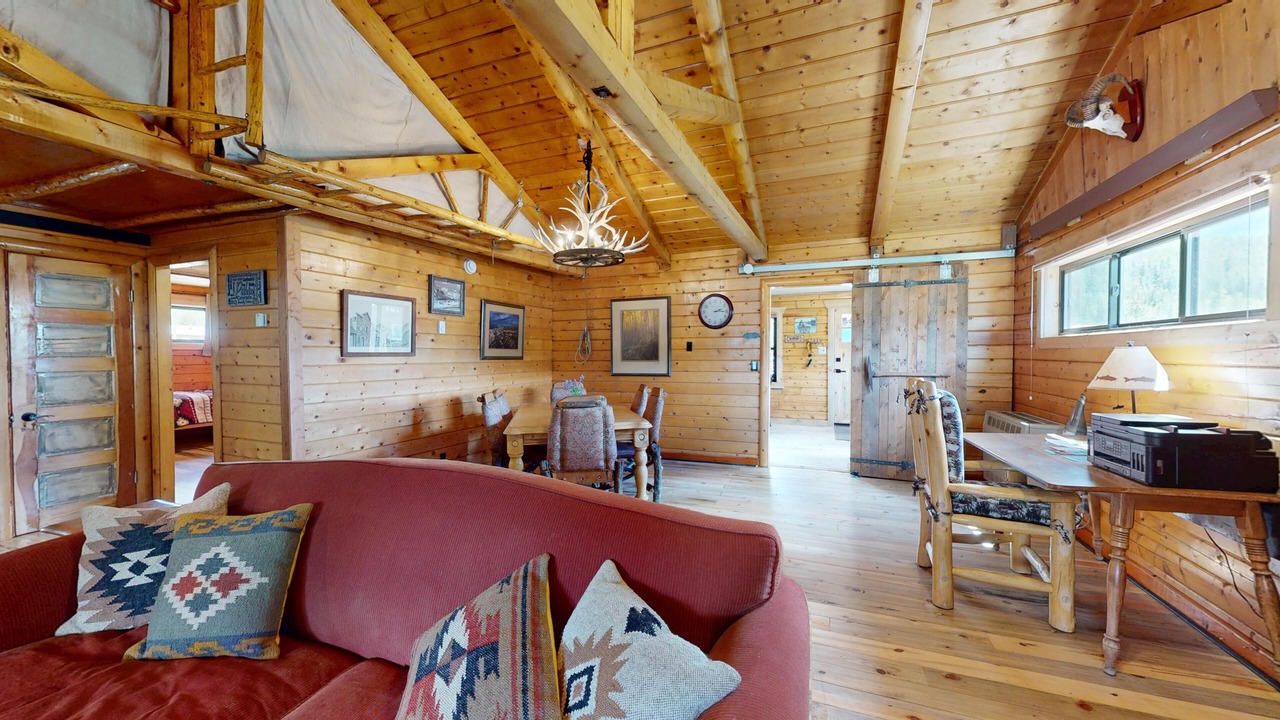 Photo of Livingroom in Pitkin