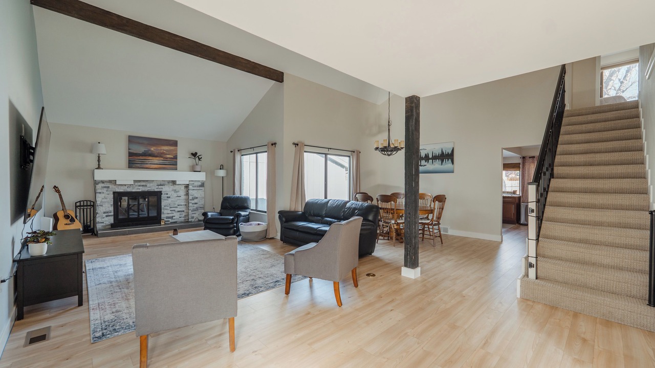 Photo of Livingroom in Dam East - West