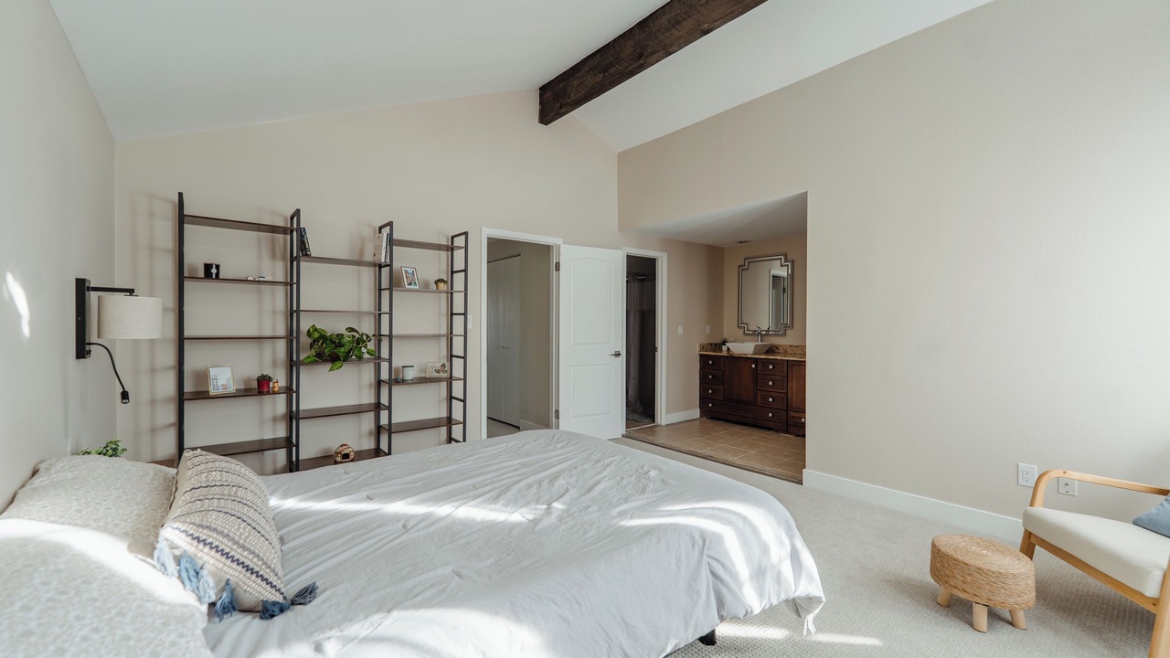 Photo of Bedroom in Dam East - West