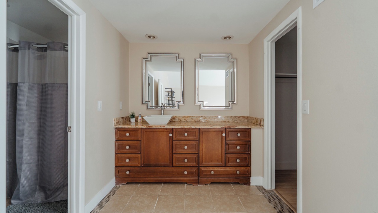 Photo of Bathroom in Dam East - West