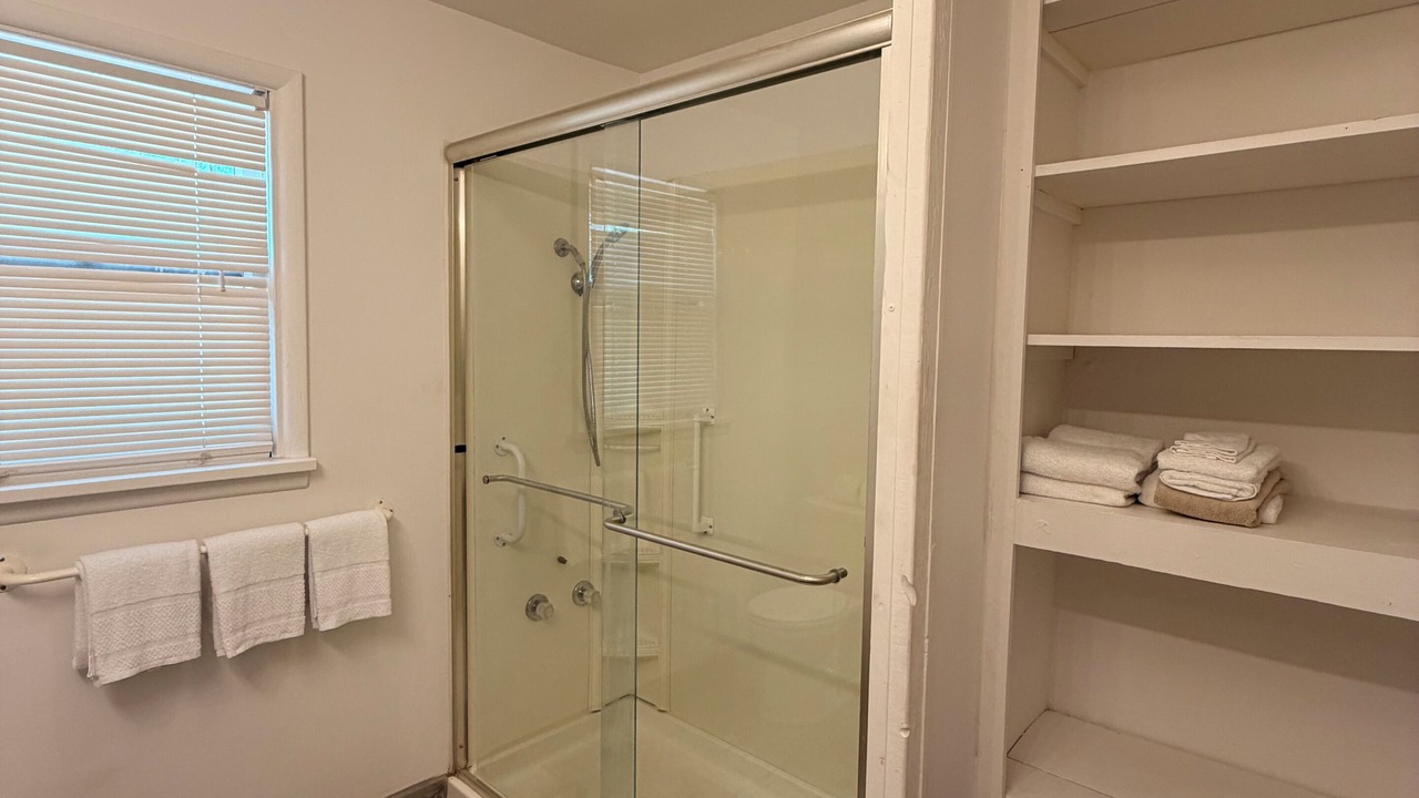 Photo of Bathroom in Parachute