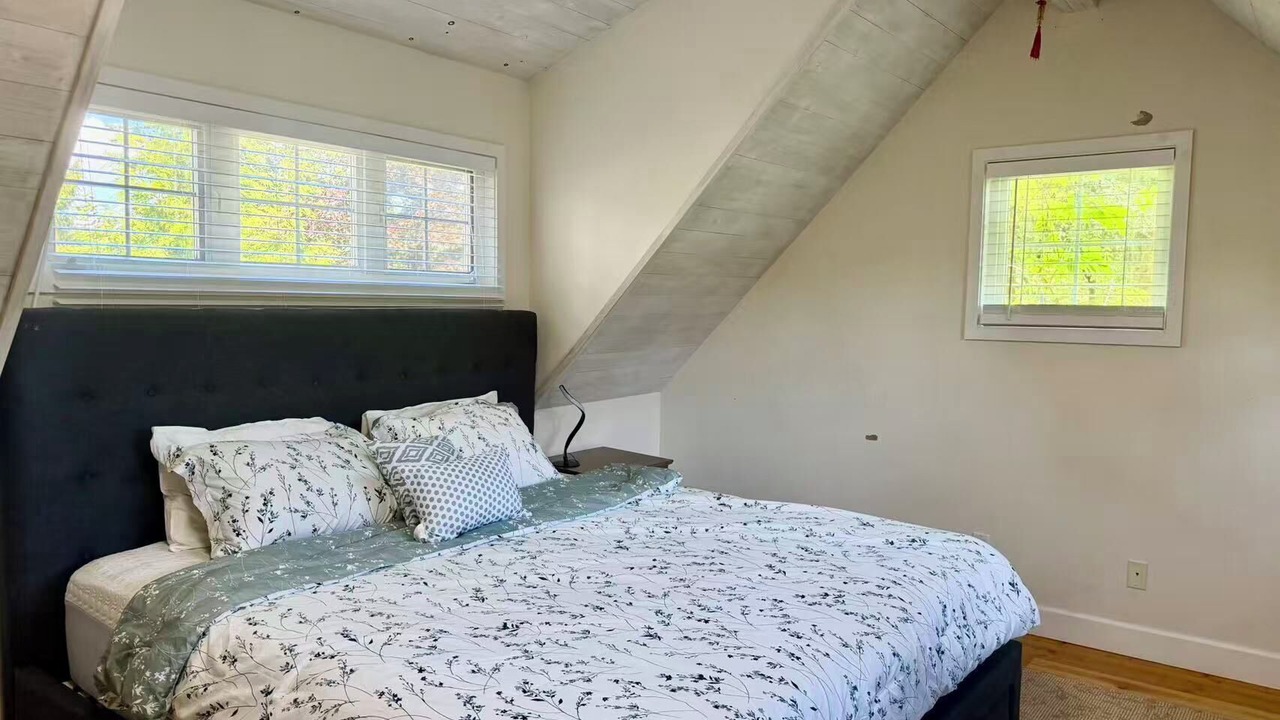 Photo of Bedroom in Crescent Beach