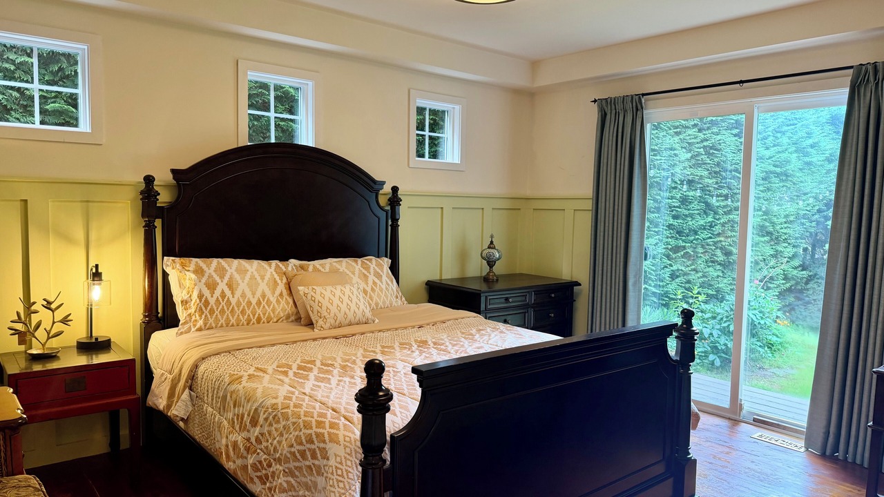 Photo of Bedroom in Crescent Beach