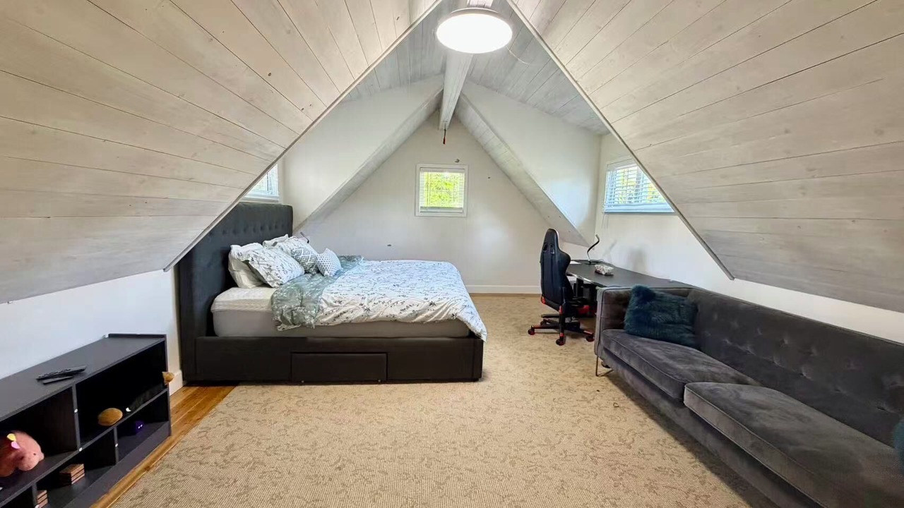 Photo of Bedroom in Crescent Beach