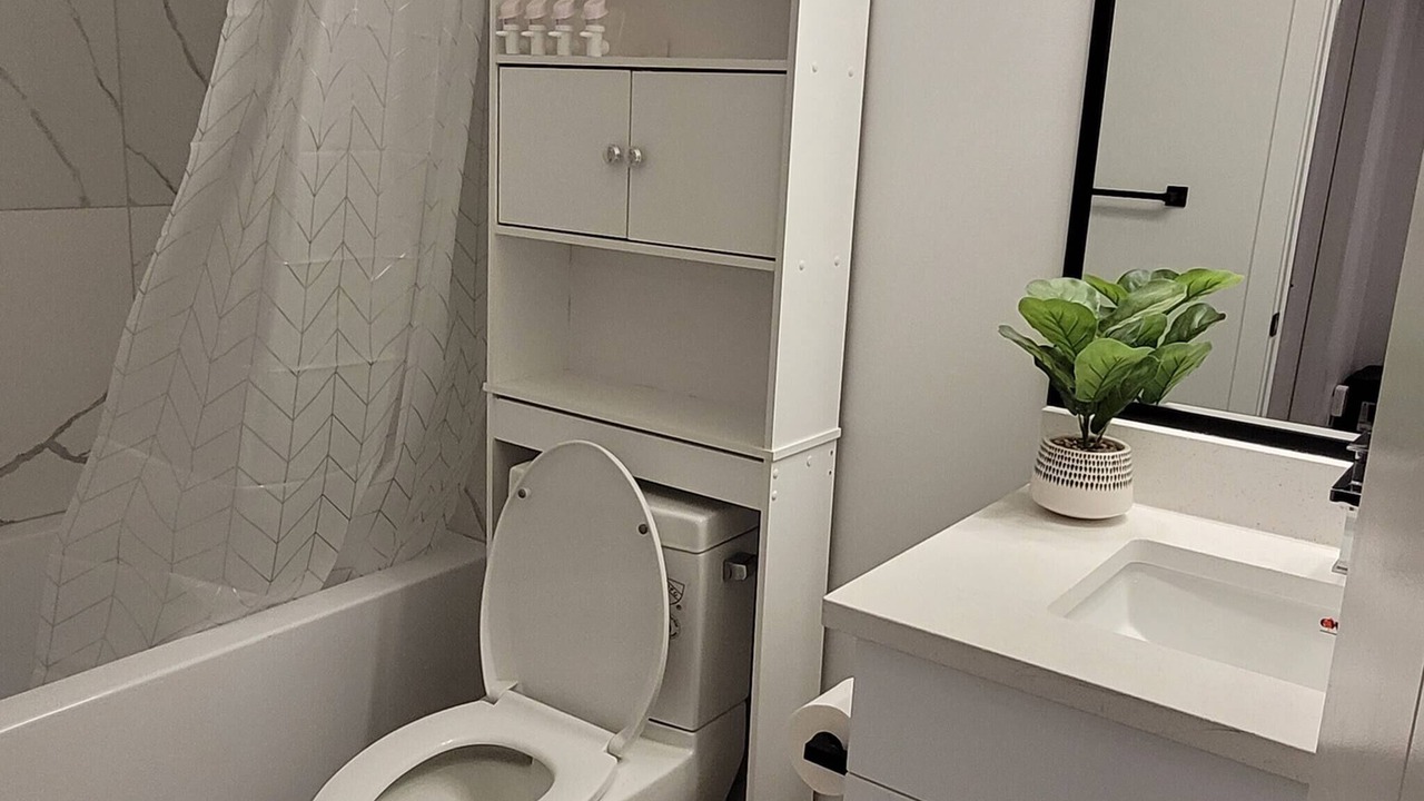 Photo of Bathroom in Division No. 11